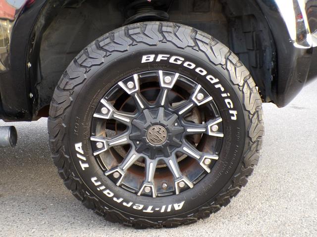 デリカＤ：５ シャモニー　オバフェン　ボディリフト　マフラー　社外アルミ　ＡＴタイヤ　ヒッチメンバー　両側パワースライドドア　ナビ　地デジ　バックカメラ　後席フリップダウンモニター　スペアキー（16枚目）