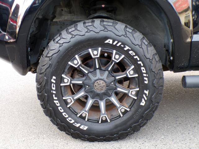 デリカＤ：５ シャモニー　オバフェン　ボディリフト　マフラー　社外アルミ　ＡＴタイヤ　ヒッチメンバー　両側パワースライドドア　ナビ　地デジ　バックカメラ　後席フリップダウンモニター　スペアキー（17枚目）