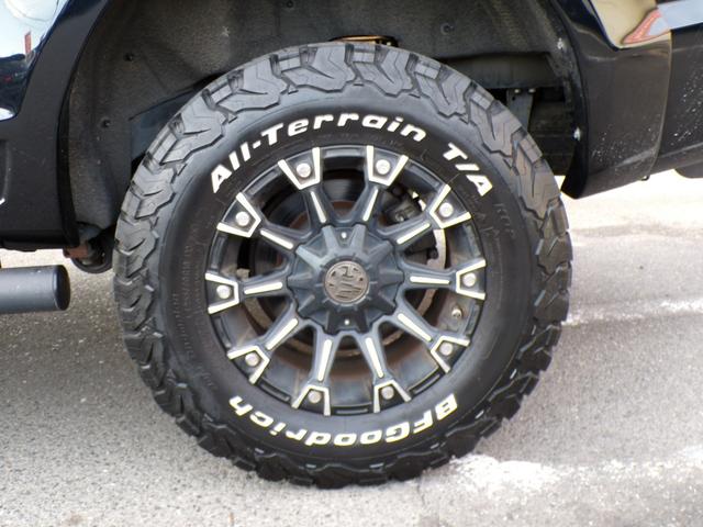 デリカＤ：５ シャモニー　オバフェン　ボディリフト　マフラー　社外アルミ　ＡＴタイヤ　ヒッチメンバー　両側パワースライドドア　ナビ　地デジ　バックカメラ　後席フリップダウンモニター　スペアキー（18枚目）