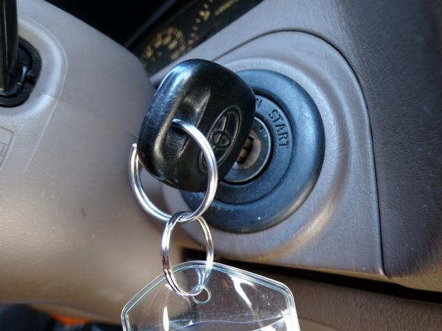 ランドクルーザープラド ＴＸリミテッド　丸目ヘッドライト　社外アルミ　ＳＡＸＯＮマフラー　サンルーフ　ＫＥＮＷＯＯＤナビ　地デジ　ＤＶＤ　後席用モニター（31枚目）