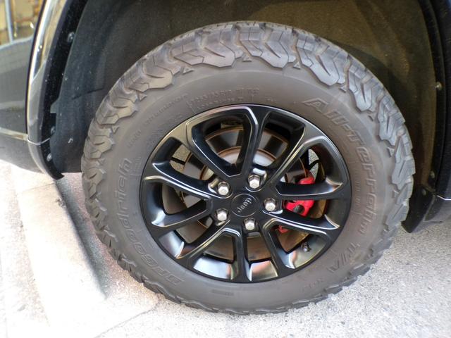 ジープ・グランドチェロキー リミテッド　黒革　サンルーフ　ＢＡＴＴＬＥＺマフラー　ヒッチメンバー＆キャリアカーゴ　パワーバックドア　バックカメラ　スマートキー　　　　プッシュスタート　ＥＴＣ　　スペアキー有　記録簿（16枚目）