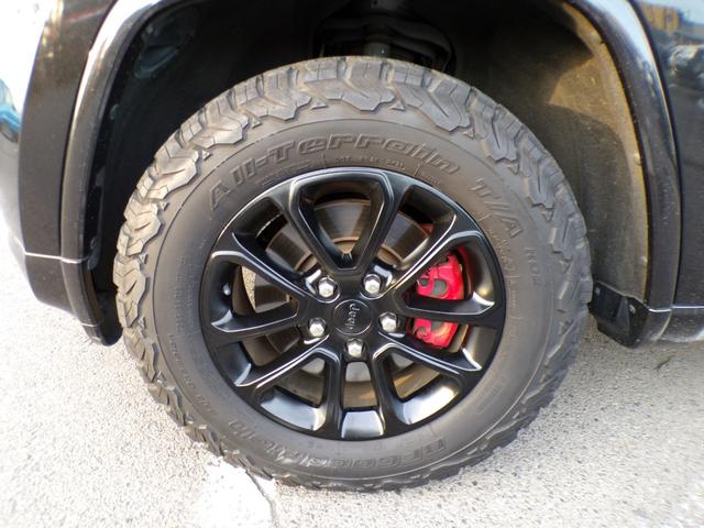 ジープ・グランドチェロキー リミテッド　黒革　サンルーフ　ＢＡＴＴＬＥＺマフラー　ヒッチメンバー＆キャリアカーゴ　パワーバックドア　バックカメラ　スマートキー　　　　プッシュスタート　ＥＴＣ　　スペアキー有　記録簿（18枚目）