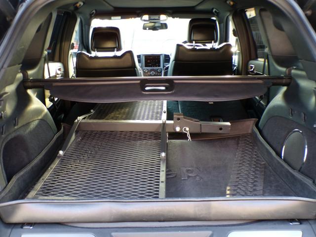 ジープ・グランドチェロキー リミテッド　黒革　サンルーフ　ＢＡＴＴＬＥＺマフラー　ヒッチメンバー＆キャリアカーゴ　パワーバックドア　バックカメラ　スマートキー　　　　プッシュスタート　ＥＴＣ　　スペアキー有　記録簿（23枚目）