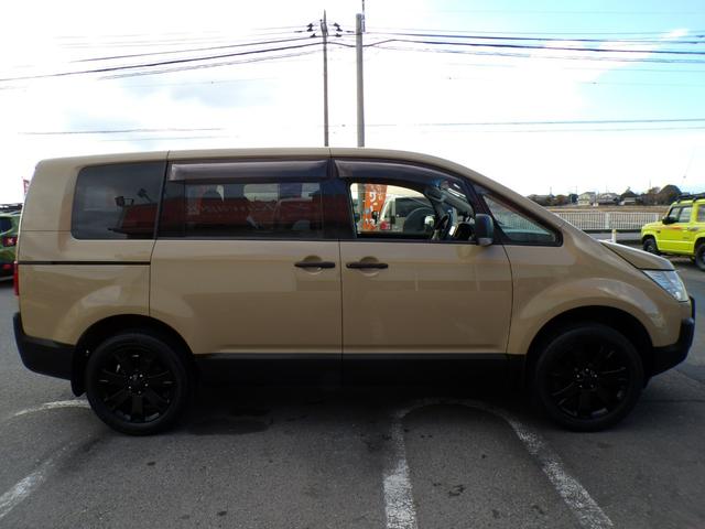 デリカＤ：５ Ｄ　パワーパッケージ　ナビ　フルセグ　Ｂｌｕｅｔｏｏｔｈ　ビルトインＥＴＣ　クルーズコントロール　ディスチャージドランプ　スマートキー　バンパープロテクター　シートヒーター　ベージュ＆ブラック塗装　４ＷＤ　両側パワスラ（15枚目）