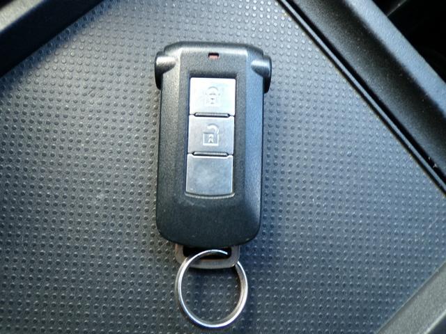 デリカＤ：５ Ｄ　パワーパッケージ　ナビ　フルセグ　Ｂｌｕｅｔｏｏｔｈ　ビルトインＥＴＣ　クルーズコントロール　ディスチャージドランプ　スマートキー　バンパープロテクター　シートヒーター　ベージュ＆ブラック塗装　４ＷＤ　両側パワスラ（32枚目）