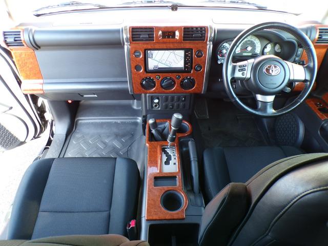 FJクルーザー カラーパッケージ リフトアップ 社外アルミ リアラダー ルーフラック ナビ 地デジ Bluetooth コーナーセンサー バックカメラ クルーズコントロール ETC ステアリングスイッチ キーレス サイドステップ4WD(10枚目)