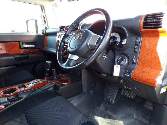 FJクルーザー カラーパッケージ リフトアップ 社外アルミ リアラダー ルーフラック ナビ 地デジ Bluetooth コーナーセンサー バックカメラ クルーズコントロール ETC ステアリングスイッチ キーレス サイドステップ4WD(24枚目)