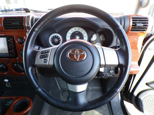 FJクルーザー カラーパッケージ リフトアップ 社外アルミ リアラダー ルーフラック ナビ 地デジ Bluetooth コーナーセンサー バックカメラ クルーズコントロール ETC ステアリングスイッチ キーレス サイドステップ4WD(32枚目)