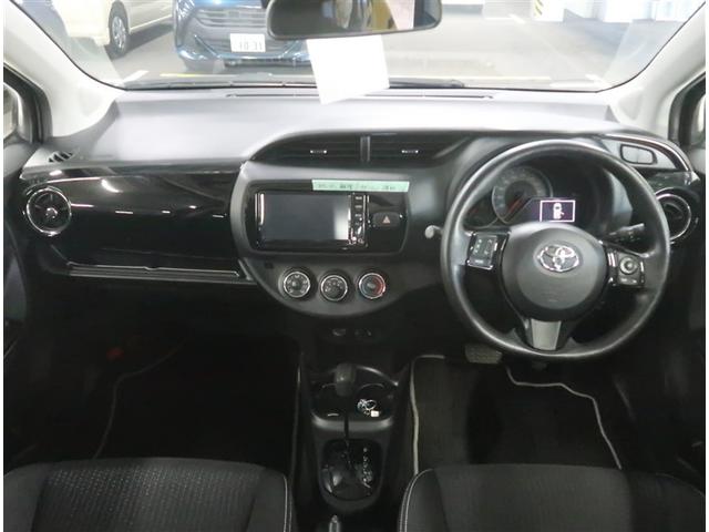 ヴィッツ Ｆ　セーフティーエディションＩＩＩ　ＳＤナビ　ワンセグ　ＣＤ　ＥＴＣ　リヤカメラ　衝突被害軽減装置　クリアランスソナー　メディアプレイヤー接続　Ｂｌｕｅｔｏｏｔｈ　前ドラレコ　社外アルミ　ＬＥＤヘッドライト　スマートキー（13枚目）