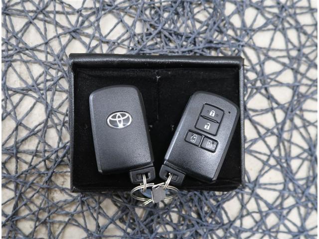 ヴォクシー ＺＳ　煌ＩＩＩ　純正１２型後席モニター　ＳＤナビ　フルセグ　ＤＶＤ　ＥＴＣ２．０　リヤカメラ　衝突被害軽減装置装置　オートクルーズ　クリアランスソナー　ミュージックサーバー　Ｂｌｕｅｔｏｏｔｈ　純正アルミ（17枚目）