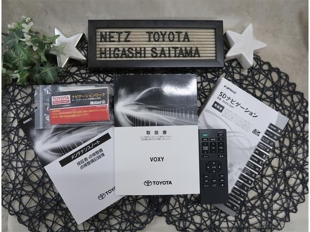 ヴォクシー ＺＳ　煌ＩＩＩ　純正１２型後席モニター　ＳＤナビ　フルセグ　ＤＶＤ　ＥＴＣ２．０　リヤカメラ　衝突被害軽減装置装置　オートクルーズ　クリアランスソナー　ミュージックサーバー　Ｂｌｕｅｔｏｏｔｈ　純正アルミ（27枚目）