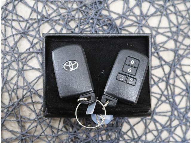 ヴォクシー ＺＳ　煌ＩＩＩ　純正９型ナビゲーション　フルセグ　ＤＶＤ　ＥＴＣ　リヤカメラ　衝突被害軽減装置　オートクルーズ　クリアランスソナー　ミュージックサーバー　Ｂｌｕｅｔｏｏｔｈ　純正アルミ　ＬＥＤヘッドライト（16枚目）