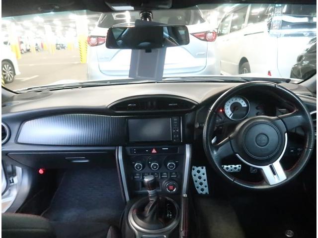 ８６ ＧＴリミテッド　ＳＤナビ　フルセグ　ＤＶＤ　ＥＴＣ　リヤカメラ　メディアプレイヤー接続　Ｂｌｕｅｔｏｏｔｈ　シートヒーター　純正アルミ　ＨＩＤ　スマートキー（5枚目）