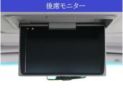 【後席モニター】純正１２型後席モニターが付いています。後席でもＴＶやＤＶＤがご覧頂けます。 4