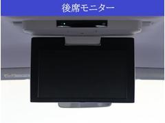 【後席モニター】純正１１型後席モニターが付いています。後席でもＴＶやＤＶＤがご覧頂けます。 4