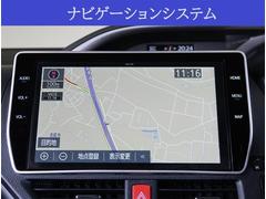 【ナビ】純正１０型ＳＤナビが付いています。ＣＤ録音やＤＶＤ再生、Ｂｌｕｅｔｏｏｔｈオーディオ、フルセグＴＶなどの音楽機能がご利用頂けます。 3