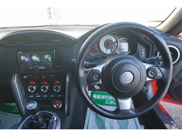 ８６ ＧＴリミテッド　６ＭＴ　後期　１オーナー　ＴＲＤエアロ　ＴＲＤマフラー　ＴＲＤウインドルーバー　ナビＴＶ　Ｂカメラドラレコ　ハーフレザー　クルコン（5枚目）