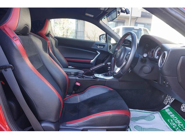 ８６ ＧＴリミテッド　６ＭＴ　後期　１オーナー　ＴＲＤエアロ　ＴＲＤマフラー　ＴＲＤウインドルーバー　ナビＴＶ　Ｂカメラドラレコ　ハーフレザー　クルコン（8枚目）
