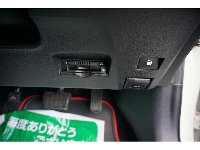 プリウス Sセーフティプラス ツートーン 9インチナビTV Bカメラ ETC 前後ドライブレコーダー クルコン トヨタセーフティ スマートキー(18枚目)