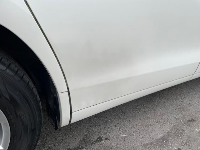 中古車現状販売専門の株式会社８９（ハチク）と申します。ご覧いただきまして誠にありがとうございます。