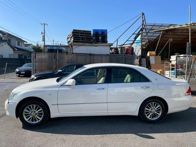 中古車現状販売専門の株式会社８９（ハチク）と申します。ご覧いただきまして誠にありがとうございます。