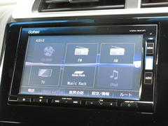 ナビゲーションはギャザズメモリーナビ（ＶＸＭ−１６５ＶＦｉ）を装着しております。ＡＭ、ＦＭ、ＣＤ、ＤＶＤ再生、Ｂｌｕｅｔｏｏｔｈ、音楽録音再生、フルセグＴＶがご使用いただけます。 5