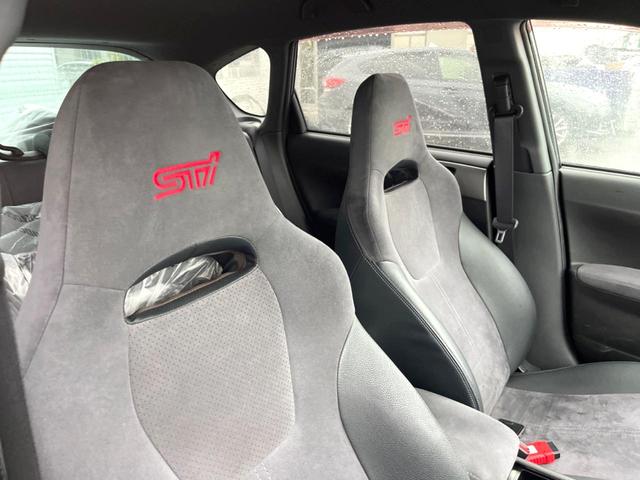 インプレッサ ＷＲＸ　ＳＴｉ　専用バケットシート　ハーフレザーシート　ブレンボキャリパー　マルチモードＶＤＣ　トルセンＬＳＤ　ＥＴＣ　純正１８インチアルミ　パワーシート　ＨＩＤヘッドライト　スマートキー（31枚目）