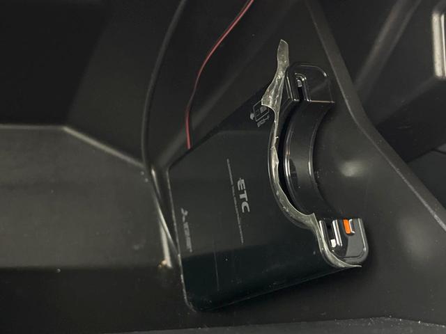 ＷＲＸ　Ｓ４ ２．０ＧＴ－Ｓアイサイト　ＳＴＩフルエアロ　大型リアスポイラー　ＳＤナビ　バックカメラ　寒冷地仕様　衝突被害軽減システム　レーダークルーズ　ハーフレザーシート　スマートキー　ＬＥＤヘッド　ＥＴＣ　車線逸脱警報　オートライト（7枚目）