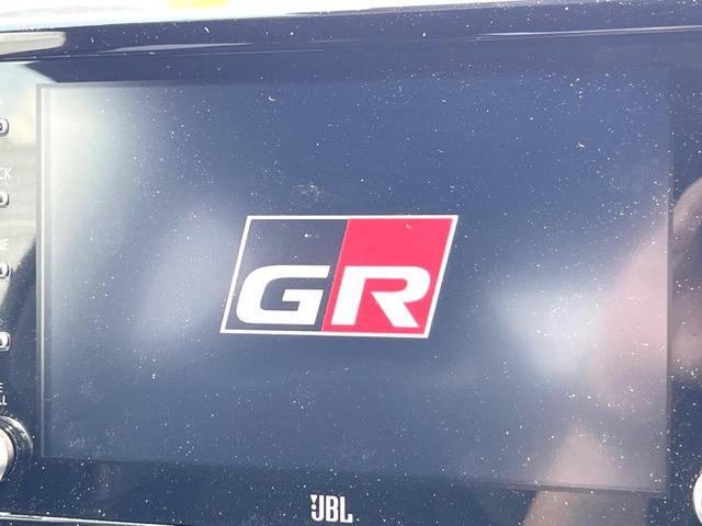 ＧＲヤリス ＲＺ　ハイパフォーマンス　ファースト　エディション　マーブル柄カーボンルーフ　レッドステッチコンビシート　ＨＫＳ車高調　タワーバー　メモリーナビ　バックカメラ　ＥＴＣ　ドライブレコーダー　ＬＥＤヘッドライト　キーレスアクセス　プッシュスタート（4枚目）