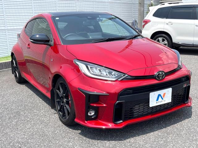 ＧＲヤリス ＲＺ　ハイパフォーマンス　ファースト　エディション　マーブル柄カーボンルーフ　レッドステッチコンビシート　ＨＫＳ車高調　タワーバー　メモリーナビ　バックカメラ　ＥＴＣ　ドライブレコーダー　ＬＥＤヘッドライト　キーレスアクセス　プッシュスタート（16枚目）