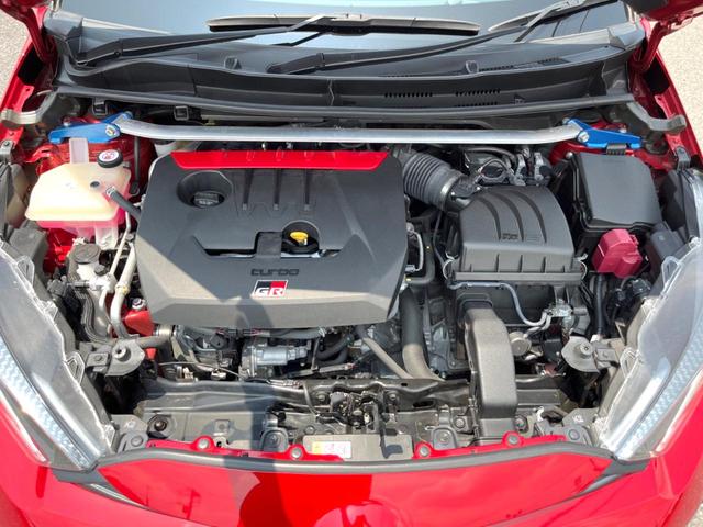 ＧＲヤリス ＲＺ　ハイパフォーマンス　ファースト　エディション　マーブル柄カーボンルーフ　レッドステッチコンビシート　ＨＫＳ車高調　タワーバー　メモリーナビ　バックカメラ　ＥＴＣ　ドライブレコーダー　ＬＥＤヘッドライト　キーレスアクセス　プッシュスタート（18枚目）