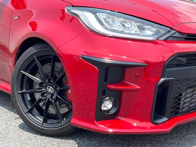 ＧＲヤリス ＲＺ　ハイパフォーマンス　ファースト　エディション　マーブル柄カーボンルーフ　レッドステッチコンビシート　ＨＫＳ車高調　タワーバー　メモリーナビ　バックカメラ　ＥＴＣ　ドライブレコーダー　ＬＥＤヘッドライト　キーレスアクセス　プッシュスタート（24枚目）