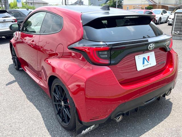 ＧＲヤリス ＲＺ　ハイパフォーマンス　ファースト　エディション　マーブル柄カーボンルーフ　レッドステッチコンビシート　ＨＫＳ車高調　タワーバー　メモリーナビ　バックカメラ　ＥＴＣ　ドライブレコーダー　ＬＥＤヘッドライト　キーレスアクセス　プッシュスタート（26枚目）