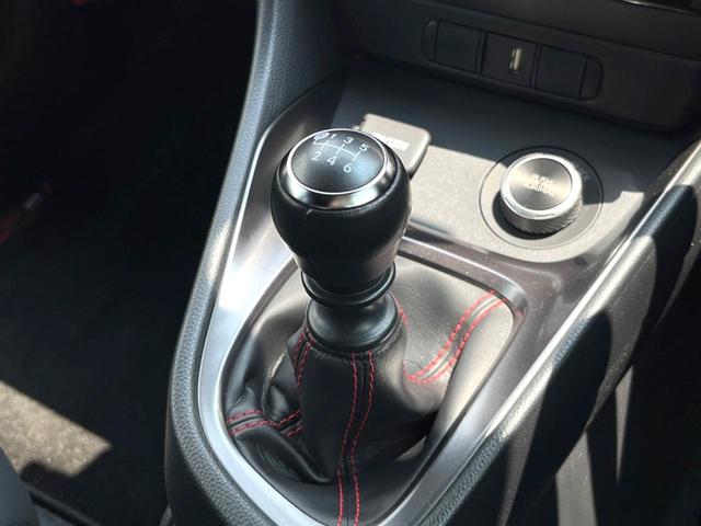 ＧＲヤリス ＲＺ　ハイパフォーマンス　ファースト　エディション　マーブル柄カーボンルーフ　レッドステッチコンビシート　ＨＫＳ車高調　タワーバー　メモリーナビ　バックカメラ　ＥＴＣ　ドライブレコーダー　ＬＥＤヘッドライト　キーレスアクセス　プッシュスタート（29枚目）