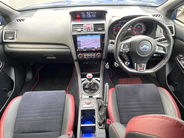 ＷＲＸ ＳＴＩ ＳＴＩ　後期Ｅ型　ＳＴＩフルエアロ　大型リアスポイラー　ＬＥＤアクセサリーライナー　ＡＤＶＡＮ　Ｒａｃｉｎｇ製１８インチアルミ　純正アルミ有　デジタルインナーミラー　ＳＴＩキャリパー　Ｂｒｅｍｂｏブレーキ（2枚目）