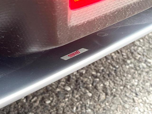 ＷＲＸ ＳＴＩ ＳＴＩ　後期Ｅ型　ＳＴＩフルエアロ　大型リアスポイラー　ＬＥＤアクセサリーライナー　ＡＤＶＡＮ　Ｒａｃｉｎｇ製１８インチアルミ　純正アルミ有　デジタルインナーミラー　ＳＴＩキャリパー　Ｂｒｅｍｂｏブレーキ（22枚目）