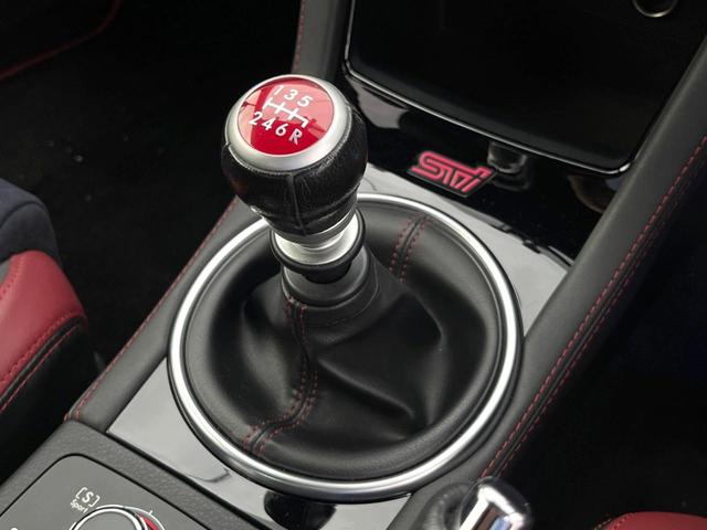 ＷＲＸ ＳＴＩ ＳＴＩ　後期Ｅ型　ＳＴＩフルエアロ　大型リアスポイラー　ＬＥＤアクセサリーライナー　ＡＤＶＡＮ　Ｒａｃｉｎｇ製１８インチアルミ　純正アルミ有　デジタルインナーミラー　ＳＴＩキャリパー　Ｂｒｅｍｂｏブレーキ（37枚目）