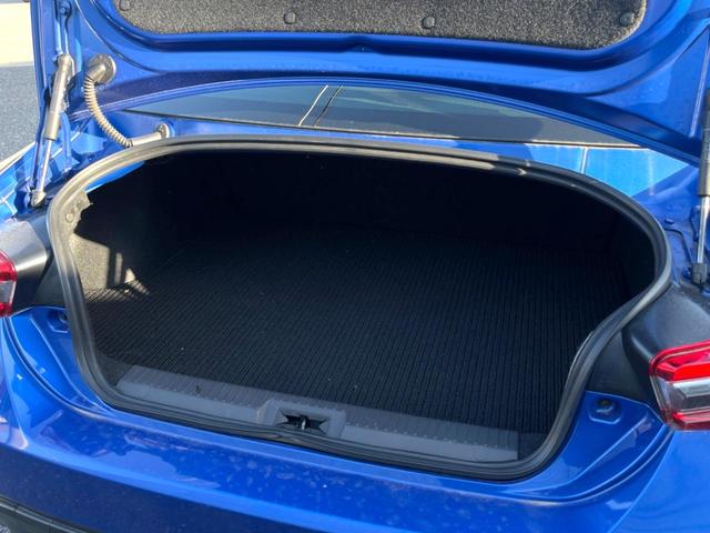 ＢＲＺ ＧＴ　Ｅ型　純正ナビ　バックカメラ　ＥＴＣ　リアスポイラー　ブレンボ製ブレーキ　ＳＡＣＨＳ製ダンパー　シートヒーター　アルカンターラコンビシート　ＬＥＤヘッド　スマートキー　純正１７インチアルミホイール（10枚目）