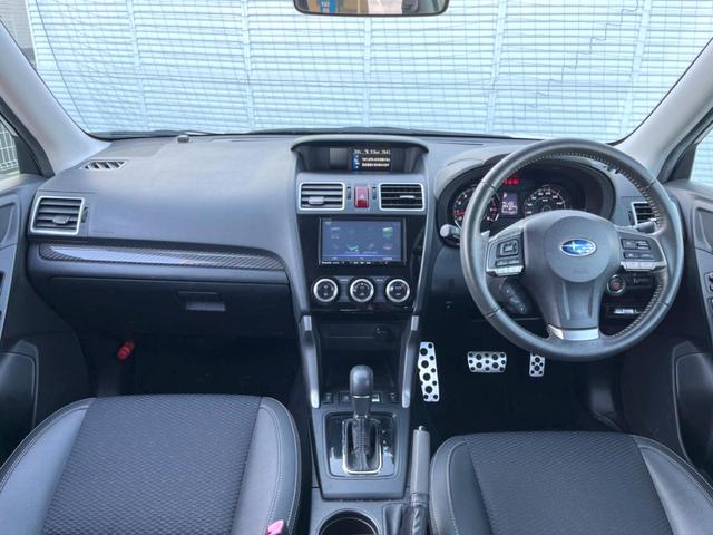 フォレスター Ｓ－リミテッド　ルーフレール　純正ナビ　バックカメラ　ＥＴＣ　ドライブレコーダー　純正１８インチアルミホイール　合皮コンビシート　パワーシート　シートヒーター　スマートキー　オートライト　アイサイトＶｅｒ２（2枚目）