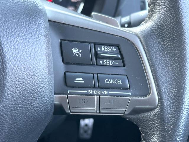 フォレスター Ｓ－リミテッド　ルーフレール　純正ナビ　バックカメラ　ＥＴＣ　ドライブレコーダー　純正１８インチアルミホイール　合皮コンビシート　パワーシート　シートヒーター　スマートキー　オートライト　アイサイトＶｅｒ２（5枚目）