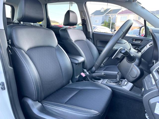 フォレスター Ｓ－リミテッド　ルーフレール　純正ナビ　バックカメラ　ＥＴＣ　ドライブレコーダー　純正１８インチアルミホイール　合皮コンビシート　パワーシート　シートヒーター　スマートキー　オートライト　アイサイトＶｅｒ２（8枚目）