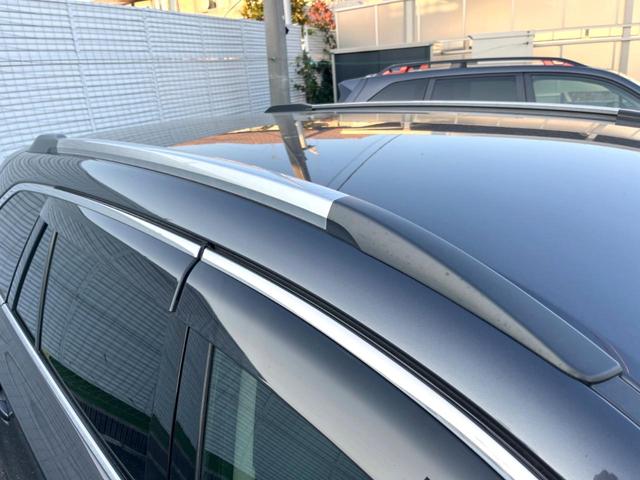 【ルーフレール】外観の魅力を引き立てるとともに、ウィンタースポーツや釣り、ロードバイク等で使う各種ギアを積むキャリア取り付けベースに！アクティブなカーライフを楽しむには必須の装備ですね！