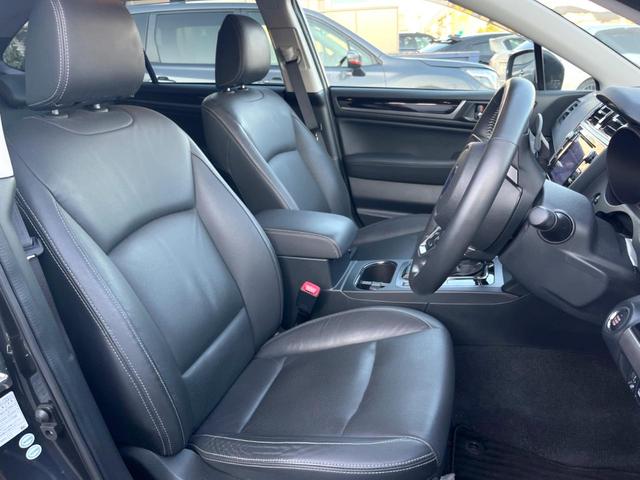 【黒革シート】上質な本革を使用し、高級感あふれる黒革シート。常に体に触れる部分だから、座り心地の良さにはこだわりたいですね♪汚れの付着や劣化を抑制する内装コーティング施工もおススメですよ♪