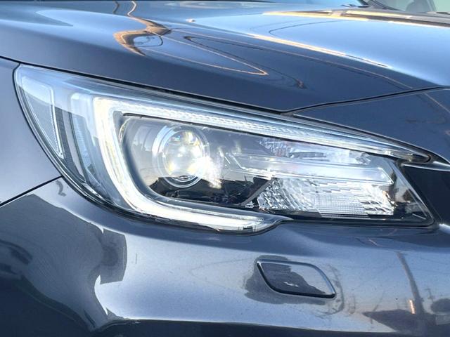 【ＬＥＤヘッドライト】悪天候や夜間走行時も良好な視界を確保し安心して運転できる高輝度ＬＥＤヘッドライトを装備！点灯速度が早く、消費電力も抑えられています。