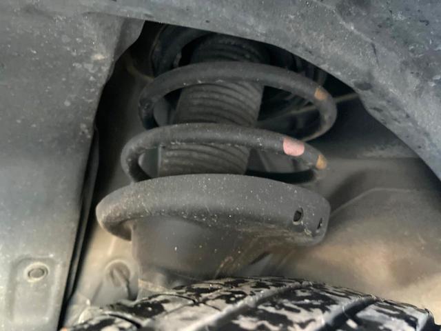 お車を安心してお乗りいただく為には、足回りの定期点検が欠かせません。サービスサポート（有償保証）では無料点検もご提供しており、安心のカーライフをお過ごしいただけるサポート体制が整っています。