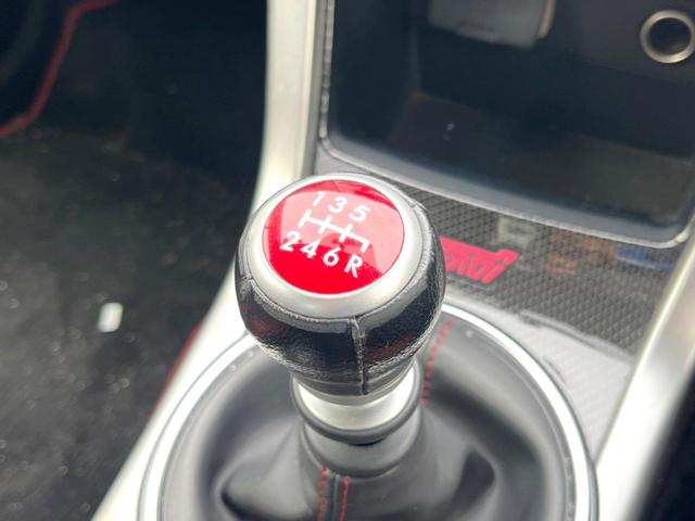 ＷＲＸ ＳＴＩ ＳＴＩ　タイプＳ　ＳＴＩタワーバー　大型リアスポイラー　ＢＢＳ製アルミホイール　ビルシュタインダンパー　オールウェザーパック　ＥＴＣ　ＬＥＤヘッドライト　キーレスアクセス　プッシュスタート　デュアルオートエアコン（3枚目）