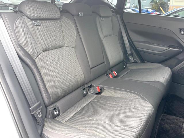 クロストレック リミテッド　純正オプションフロントグリル　ＬＥＤアクセサリーライナー　１１．６インチナビ　マルチテレインモニター　ステアリングヒーター　シートヒーター　シートメモリー　パドルシフト　アイサイト（12枚目）