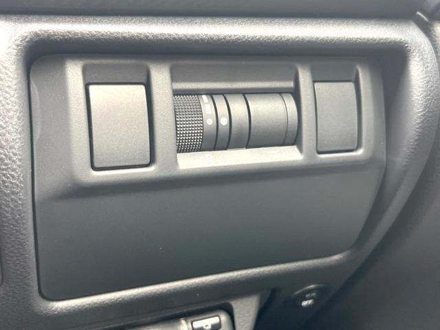 クロストレック リミテッド　純正オプションフロントグリル　ＬＥＤアクセサリーライナー　１１．６インチナビ　マルチテレインモニター　ステアリングヒーター　シートヒーター　シートメモリー　パドルシフト　アイサイト（28枚目）