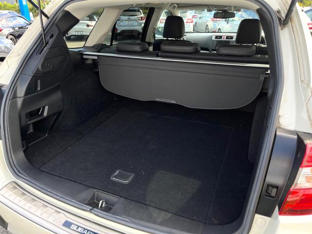 レガシィアウトバック リミテッド C型 ルーフレール 純正8型ナビ LEDアクセサリーライナー パワーバックドア 黒革シート シートメモリー レーダークルーズ LEDヘッドライト 純正18インチアルミ 革巻きステアリング スマートキー(11枚目)