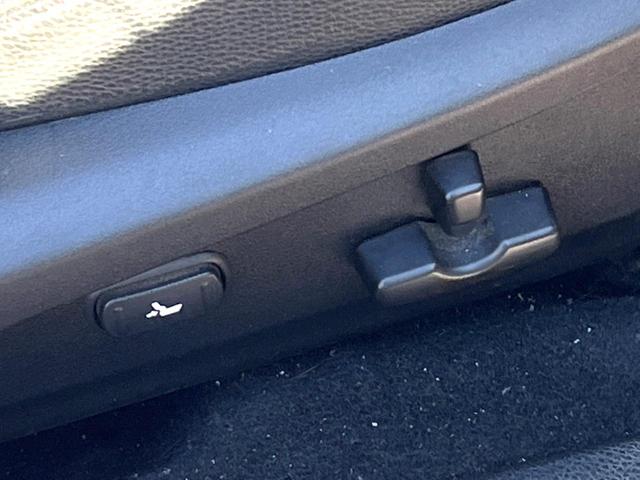 レガシィツーリングワゴン 2.0GT DIT スペックBアイサイト 4WD ターボ エアロ バックカメラ 衝突被害軽減システム レーダークルーズ ハーフレザーシート パワーシート スマートキー HIDヘッド ETC 車線逸脱警報 オートライト デュアルエアコン(31枚目)